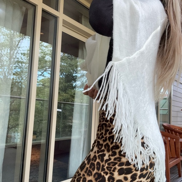 New NWOT couture gems white ivory poncho sweater with pearl beads winter - Picture 5 of 12